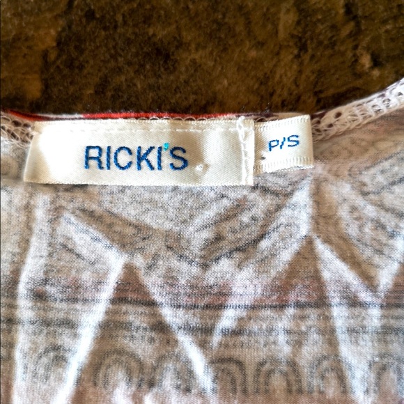 ❤️ 3/$25 Boho sleeveless v-neck patterned top with belt bohemian western vibes - Picture 5 of 5